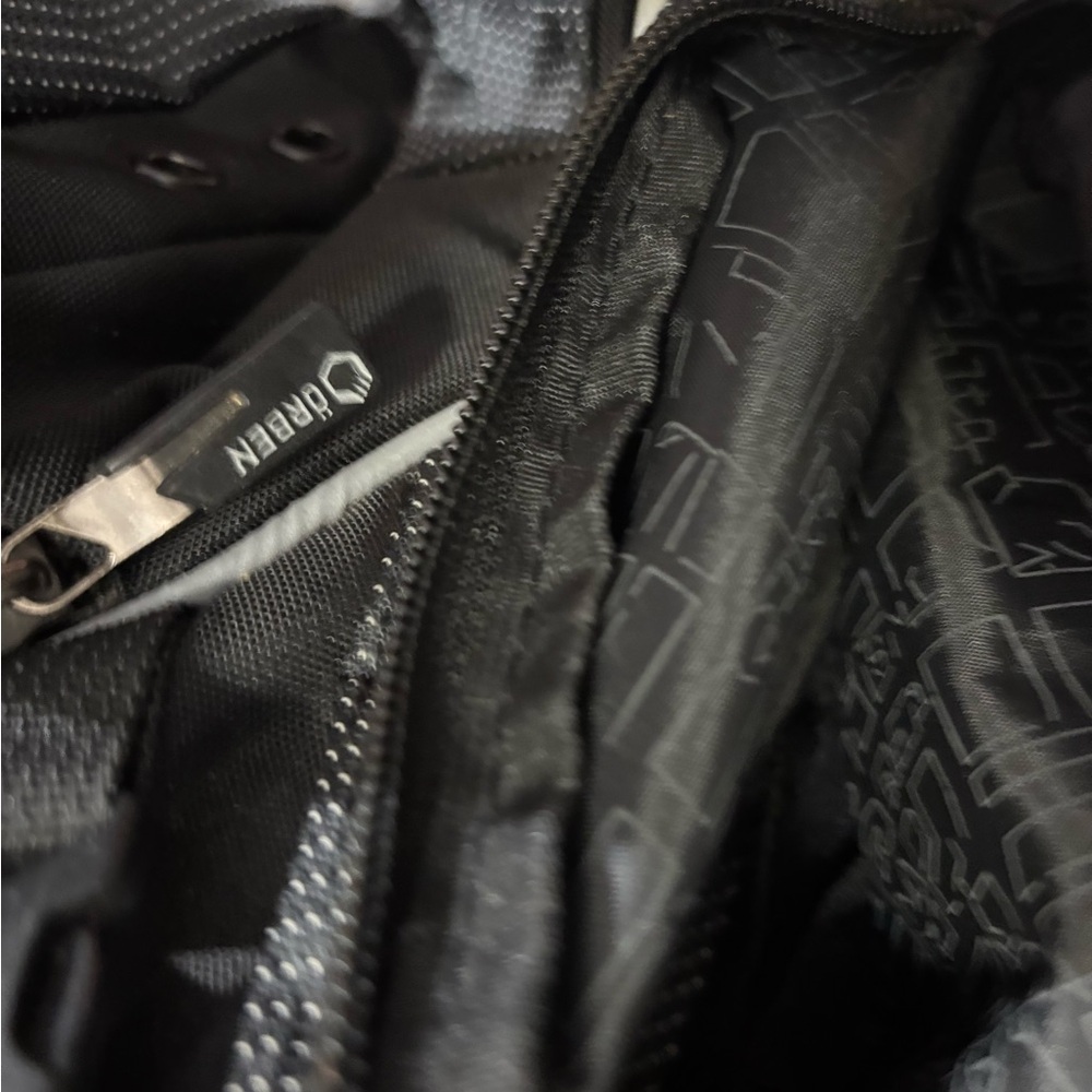 Black Adult Backpack new without tags - Picture 7 of 14